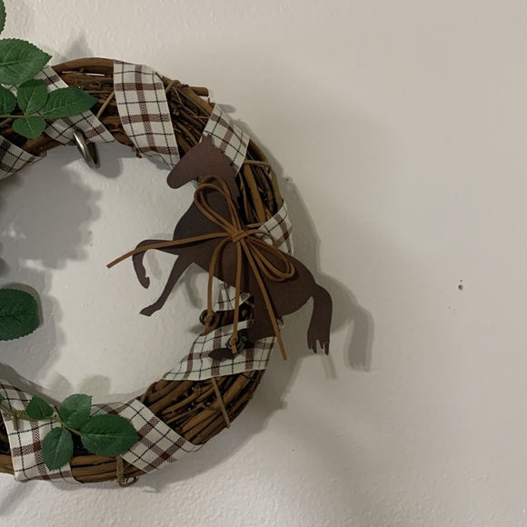 Handmade Horse Wreath With Blue Hydrangeas Flowers Approximately 16 inches New - Picture 3 of 5